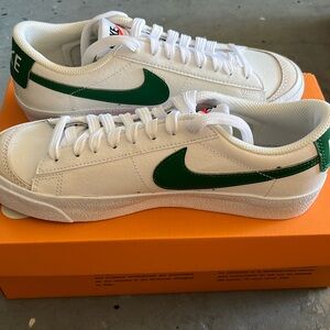 Boys Nike shoes size 4.5y